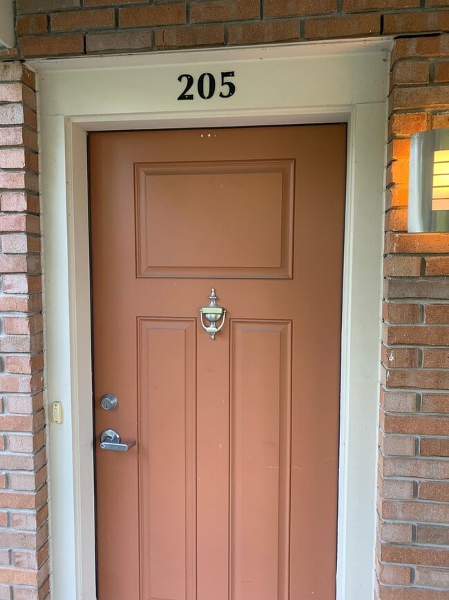 Building Photo - One bed, one bath upper with attached garage Unit 1807-205