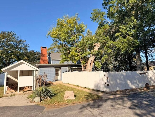 Photo - 2130 S Riverside Dr