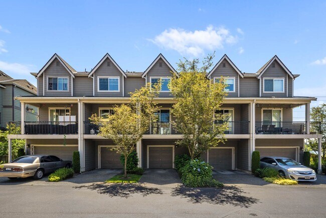Photo - Silver Lake Townhome with Two Ensuite Bedrooms