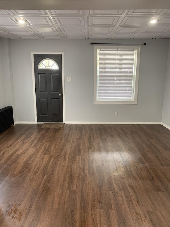 Building Photo - 143 John St