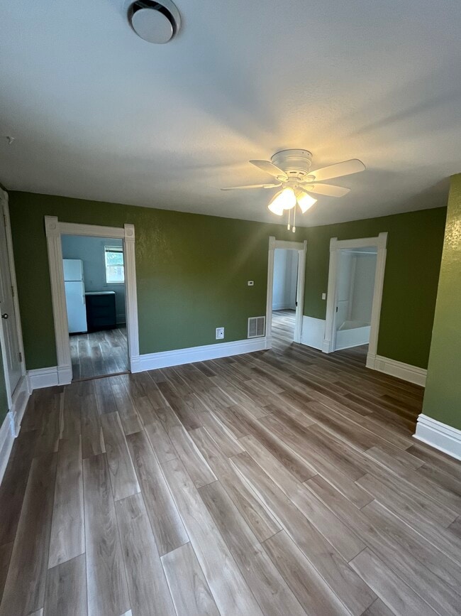 310 4th Ave SE Unit 1 Bed