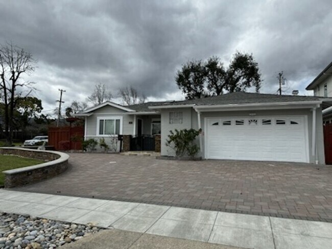 Beautiful 4 Bedroom 3 Bath Home in an Idea... - Beautiful 4 Bedroom 3 Bath Home in an Idea...