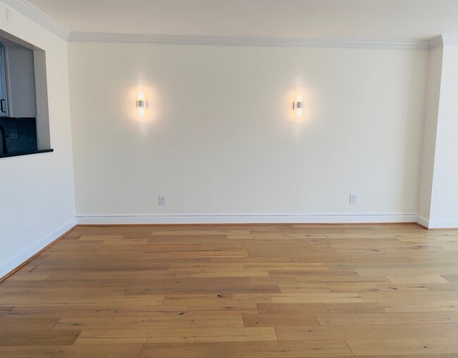 Photo - 1080 Wisconsin Ave NW