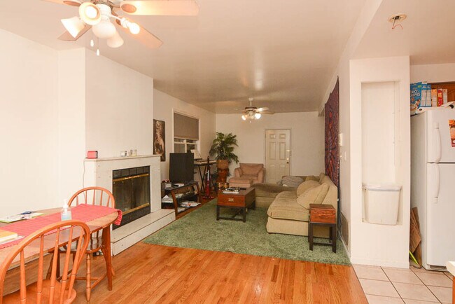 Photo - 1652 W Belmont Ave Unidad M2