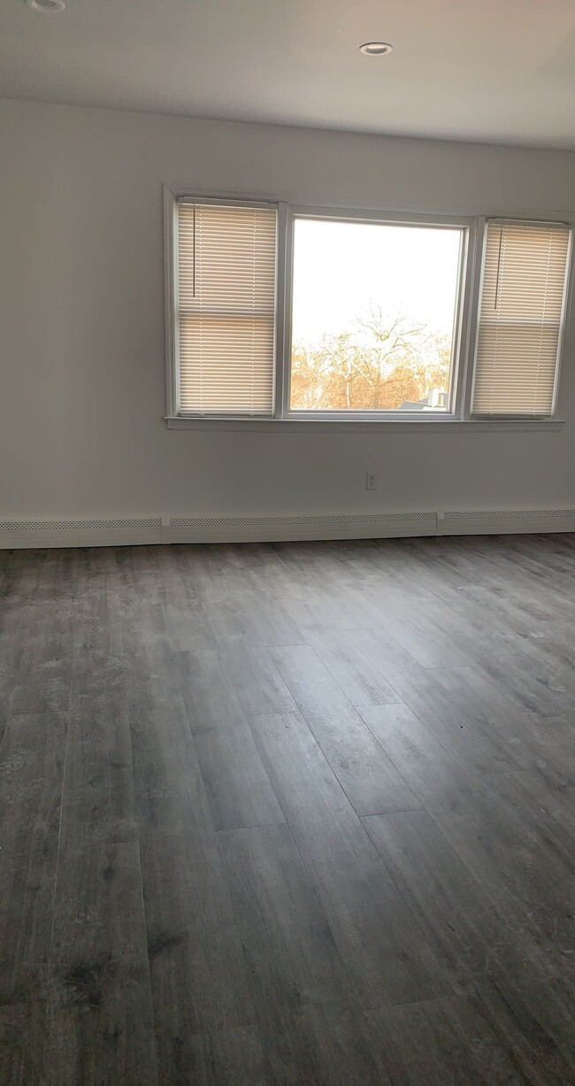 Building Photo - 79 Halley St Unit 3