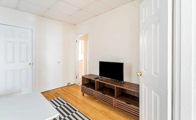 Photo - 20 Howell St