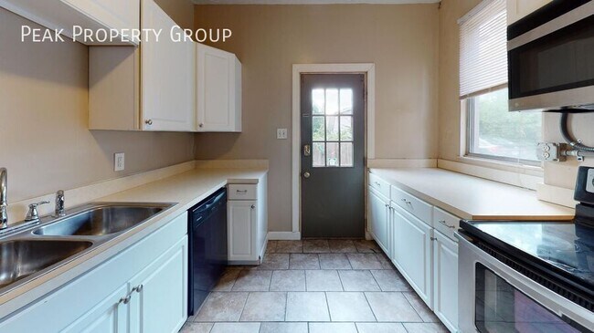 Photo - 2305 Rohs St