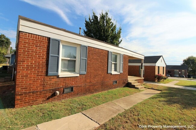 Building Photo - 1017 E Edwards St