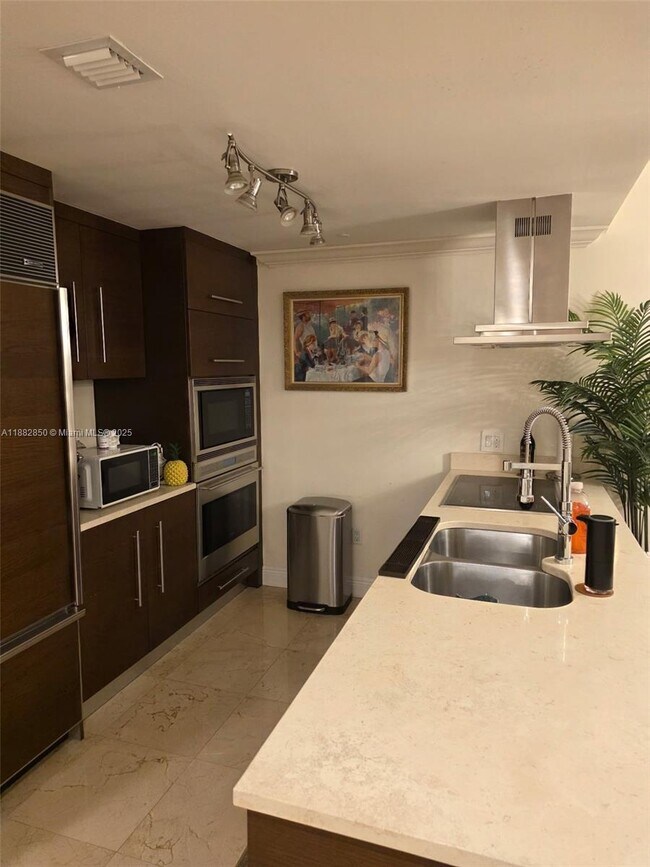 Photo - 495 Brickell Ave Unidad 707