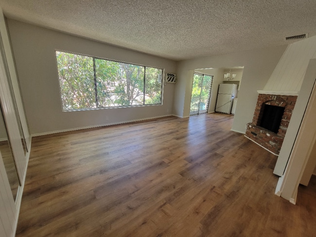 Building Photo - 13530 Leadwell St Rental