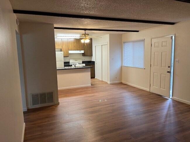 Photo - Condo: 2 Bedroom / 1 Bathroom - Citrus Heights Unit 1