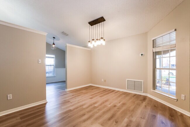 Photo - 2377 Roanoke Ct