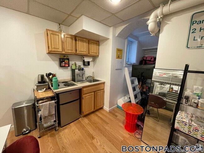 Building Photo - 405 Beacon St Rental