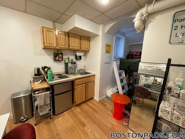 Building Photo - 405 Beacon St Rental