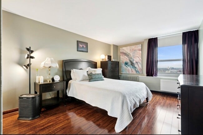 Photo - 1255 N Sandburg Ter Unidad 2309