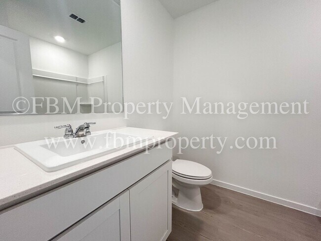 Photo - 644 W Criner St