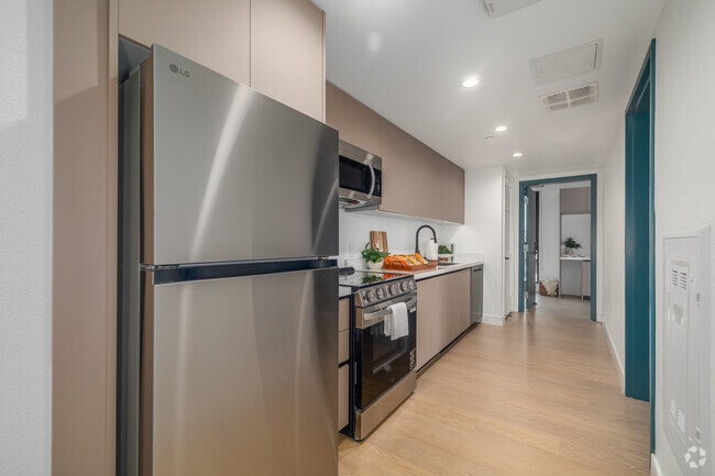 4BR, 4BA - 1,110SF - Kitchen