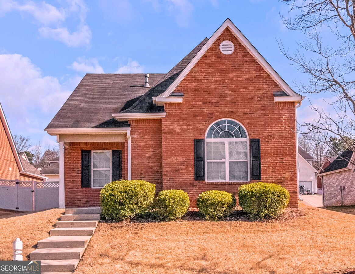 Photo - 625 Armitage Way