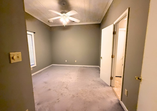 Photo - 1003 Curran St NW