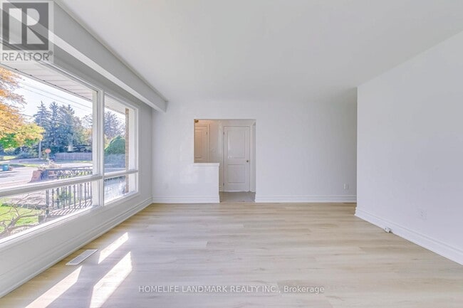 Photo - 146 Manning Ave