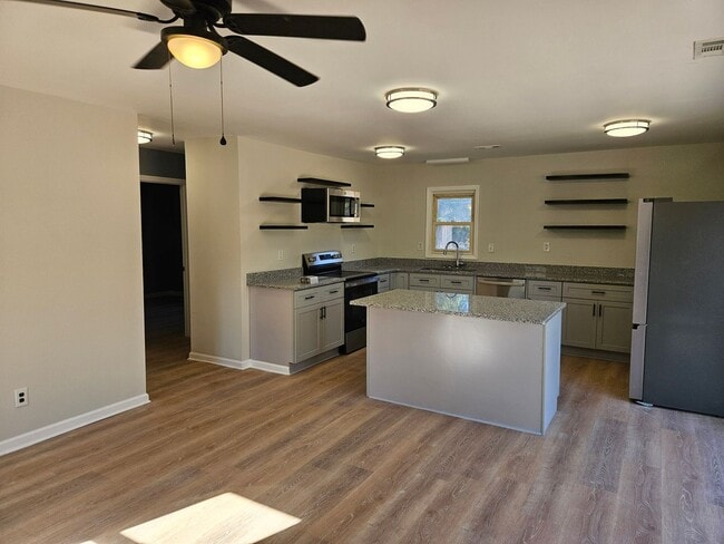 Photo - Beautiful Updated 2 bedroom, 1 bath home -...