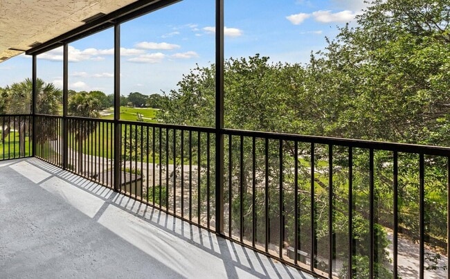 Building Photo - 200 Jacaranda Country Club Dr Unit 3C