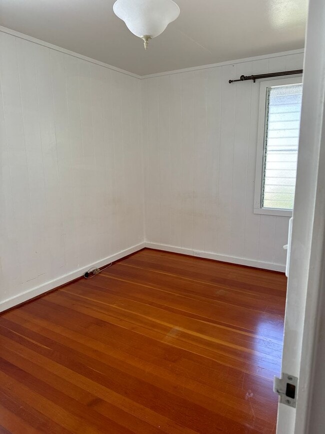 Photo - Makaikoa Street - near Kahala - 3 bedroom ...