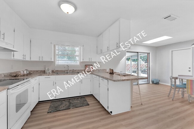 Photo - 131 Holmes Blvd NW