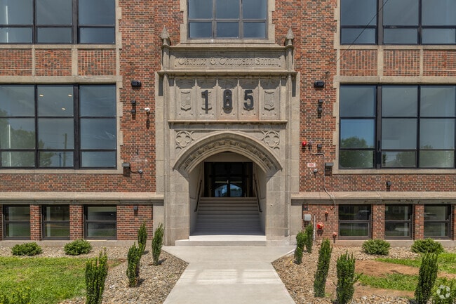 Entrada - The Thompson Luxury Residences