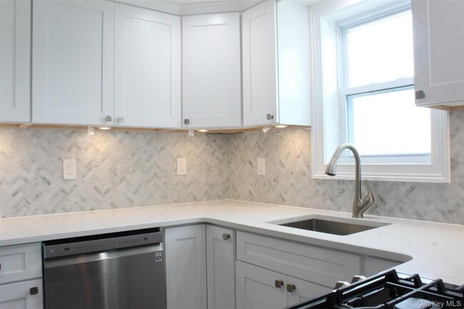 Photo - 451 Warburton Ave Unidad 3