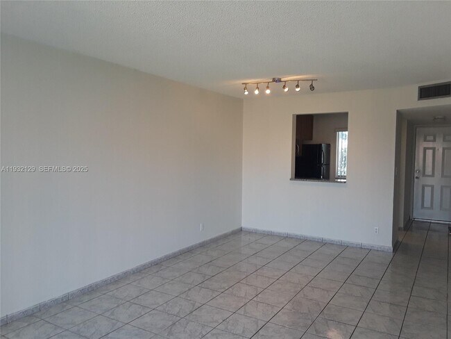 Photo - 8700 N Sherman Cir Unidad 407