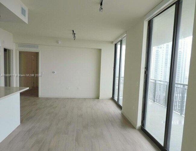 Photo - 999 SW 1st Ave Unidad 2103