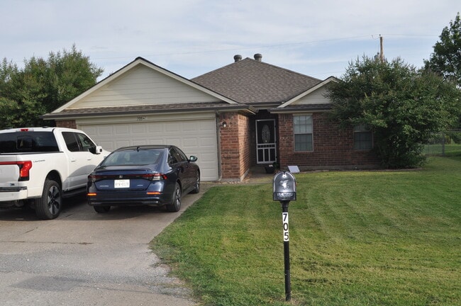 Building Photo - 705 Katy Ln