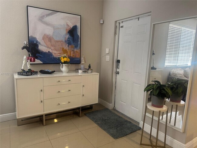 Photo - 798 NE 43rd St