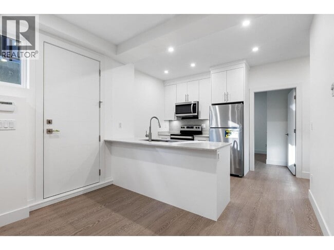 Photo - 2644 Chesterfield Ave