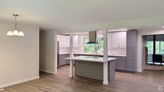Building Photo - 4 Bedroom home + Yard - Issaquah Schools