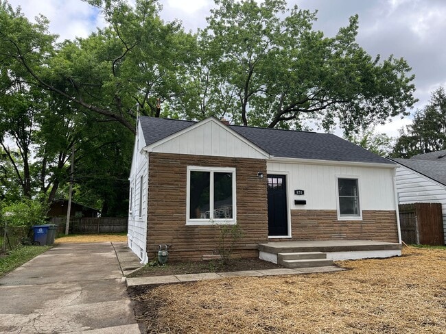 Photo - **REMODELED 2-BEDROOM HOUSE IN NORTH COLUMBUS!!**