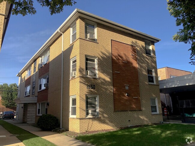 Building Photo - 2650 W Touhy Ave Rental