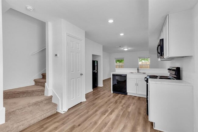 Photo - 350 Debus Dr