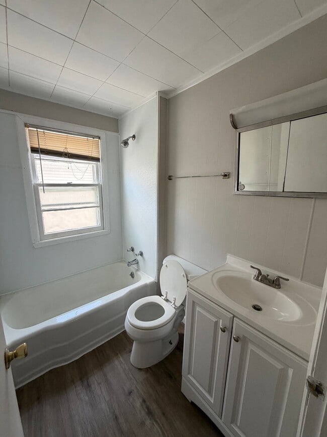 Photo - 1508 W 14th St Unit 1