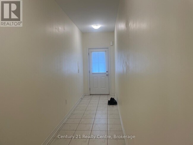 Photo - 33 Brixham Ln