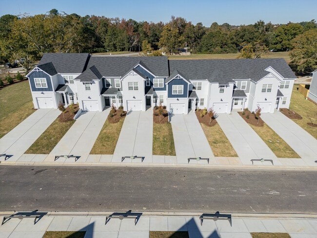 Photo - Parkway Pointe