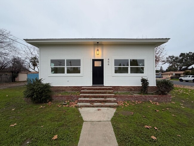 Building Photo - Fully Furnished Home in the Heart of Old Town Clovis