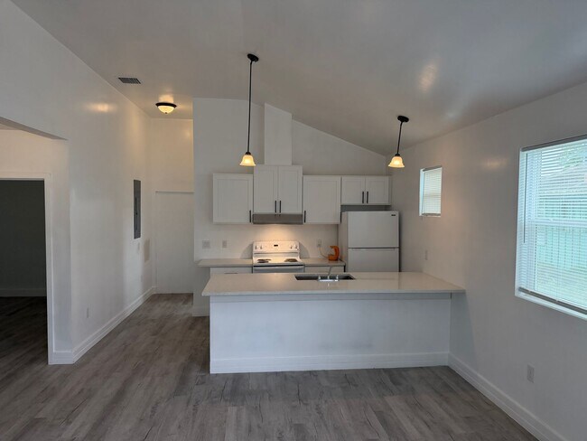 Building Photo - Arlington Unit B