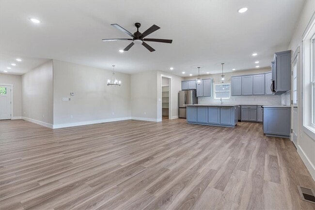 Photo - 28 Fleetwood Dr