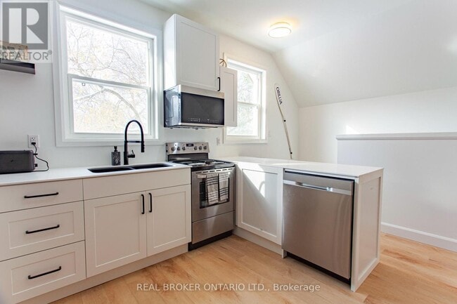 Photo - 97 Albert St S