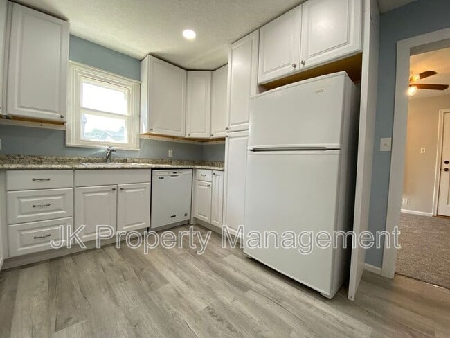 Photo - 918 1st Ave NW