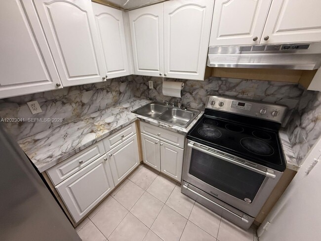 Photo - 17101 NW 57th Ave Unit 102