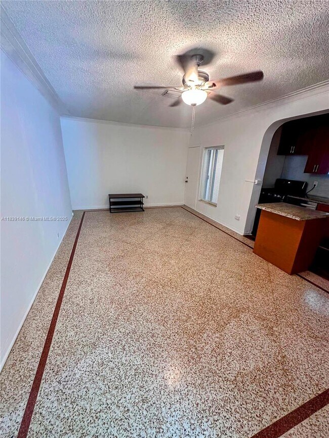 Photo - 9065 Harding Ave