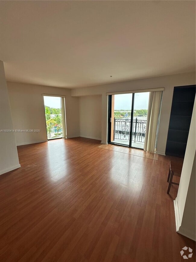 Building Photo - 5729 SW 72nd Ave Unit 5729 Rental